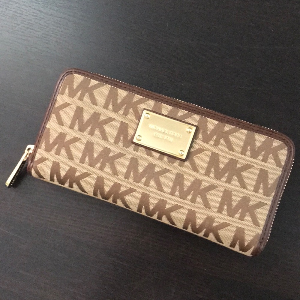 Michael kors wallet